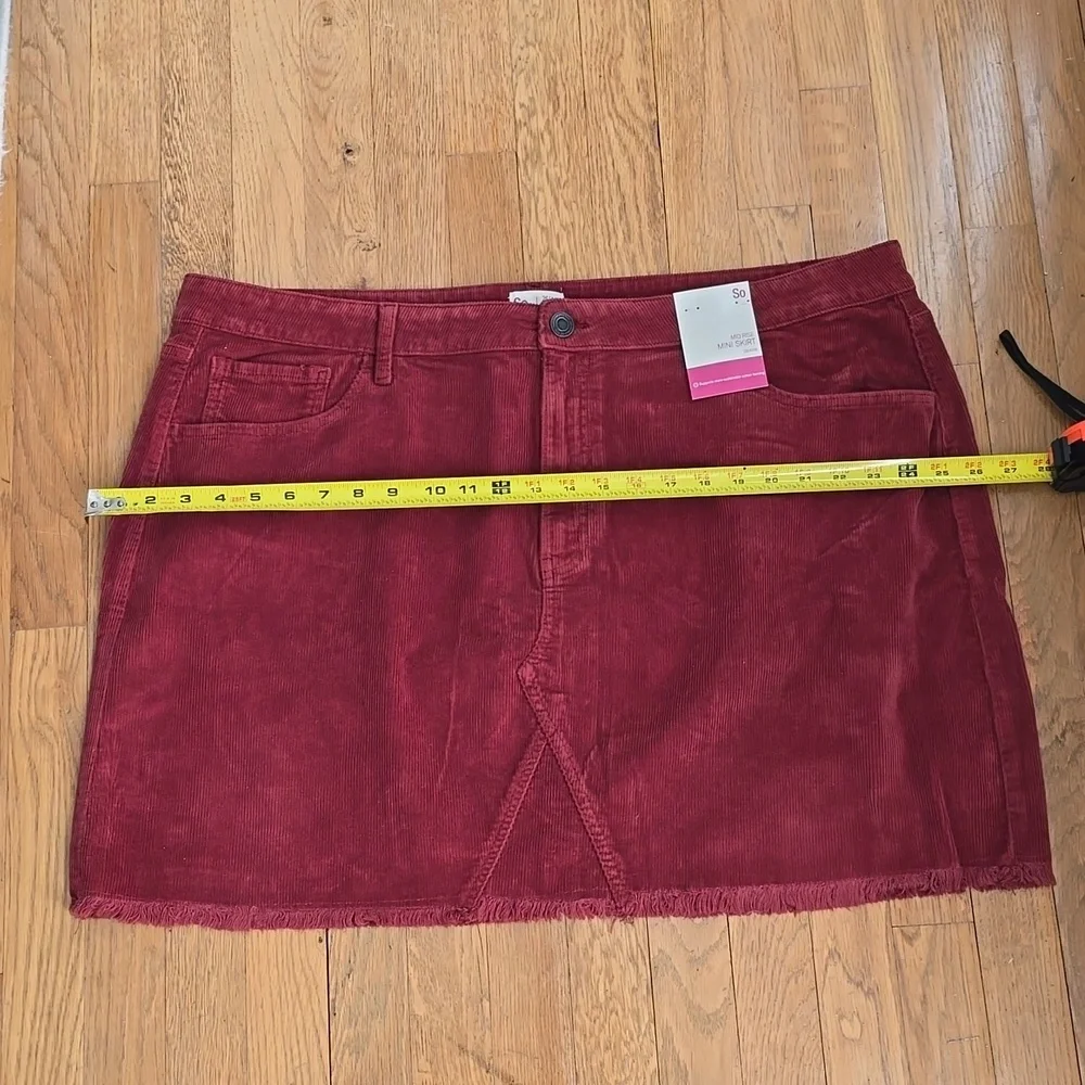 SO BRAND WOMENS JUNIOR PLUS SIZE BURGUNDY CORDUROY MINI SKIRT SIZE 26/44W_10
